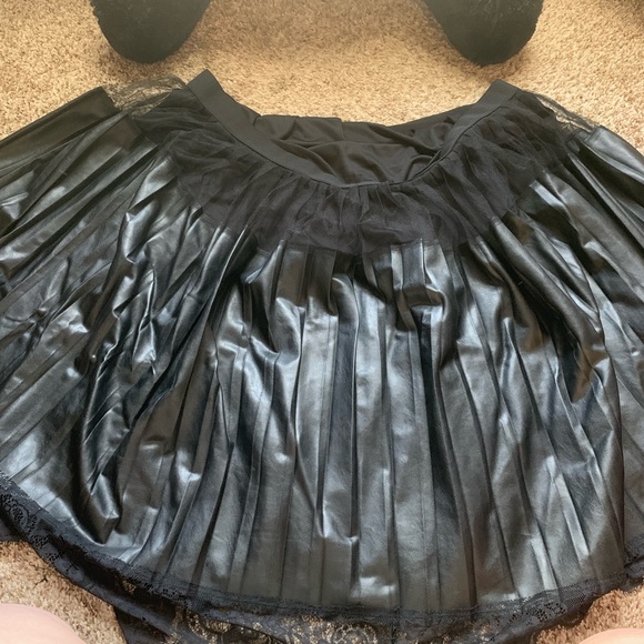 Faux Leather and Lace Skirt - Picture 2 of 5